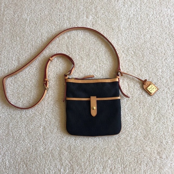 Dooney and Bourke crossbody - Picture 1 of 2